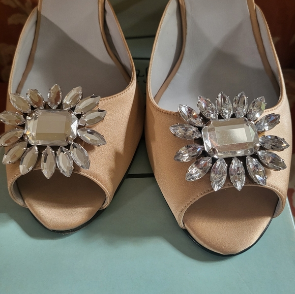 RARE Cynthia Rowley Golden Beige Satin Embelished Heels NWT 9.5 - Picture 6 of 10